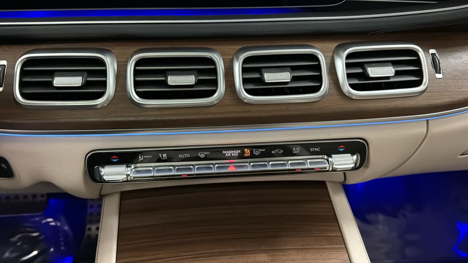Thumbnail: 2026 Mercedes-Benz GLS - 23