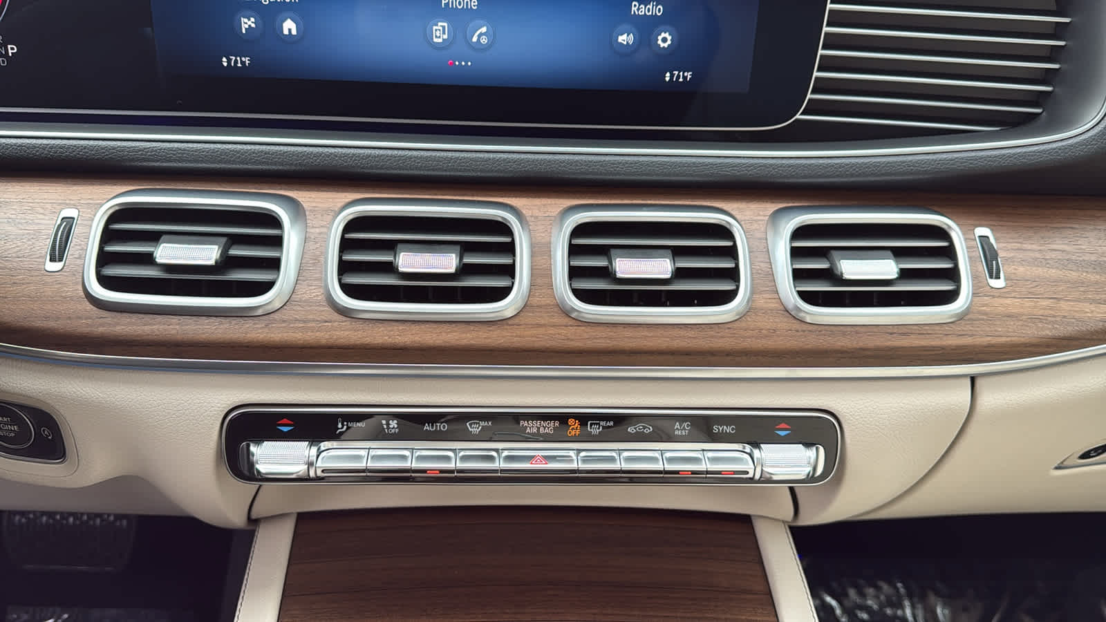 Thumbnail: 2026 Mercedes-Benz GLE - 21