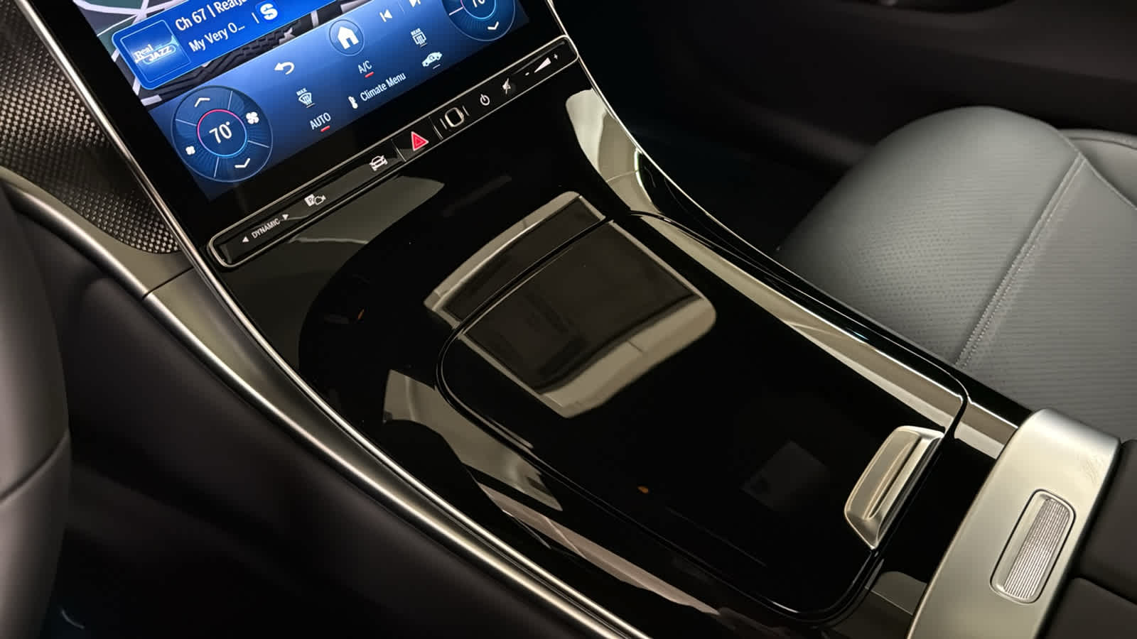 Thumbnail: 2026 Mercedes-Benz GLC - 24