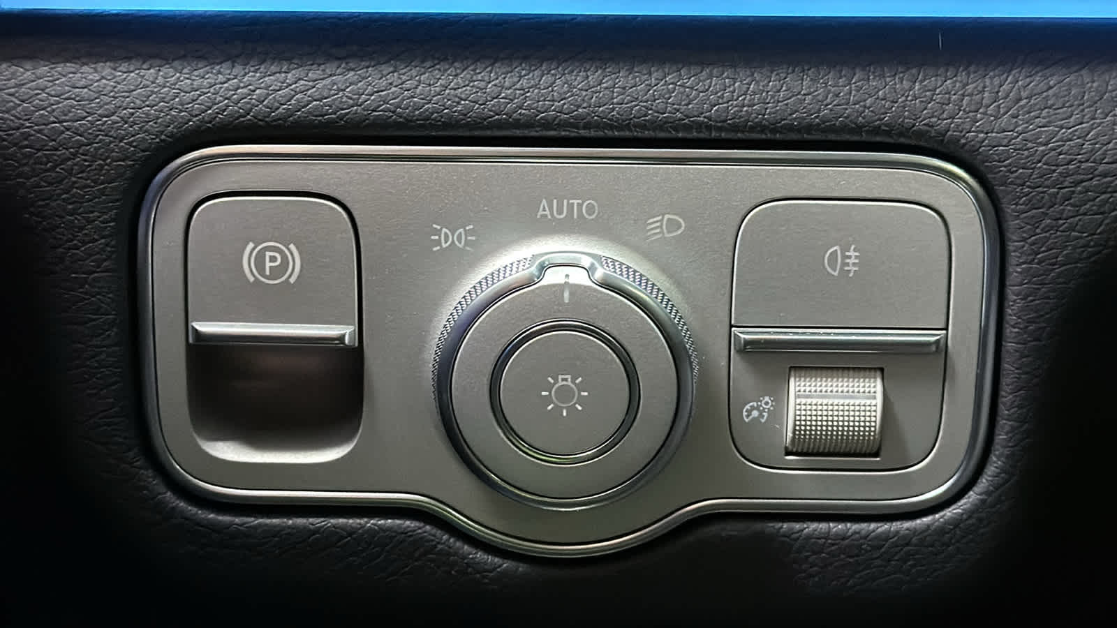 Thumbnail: 2026 Mercedes-Benz GLE - 19