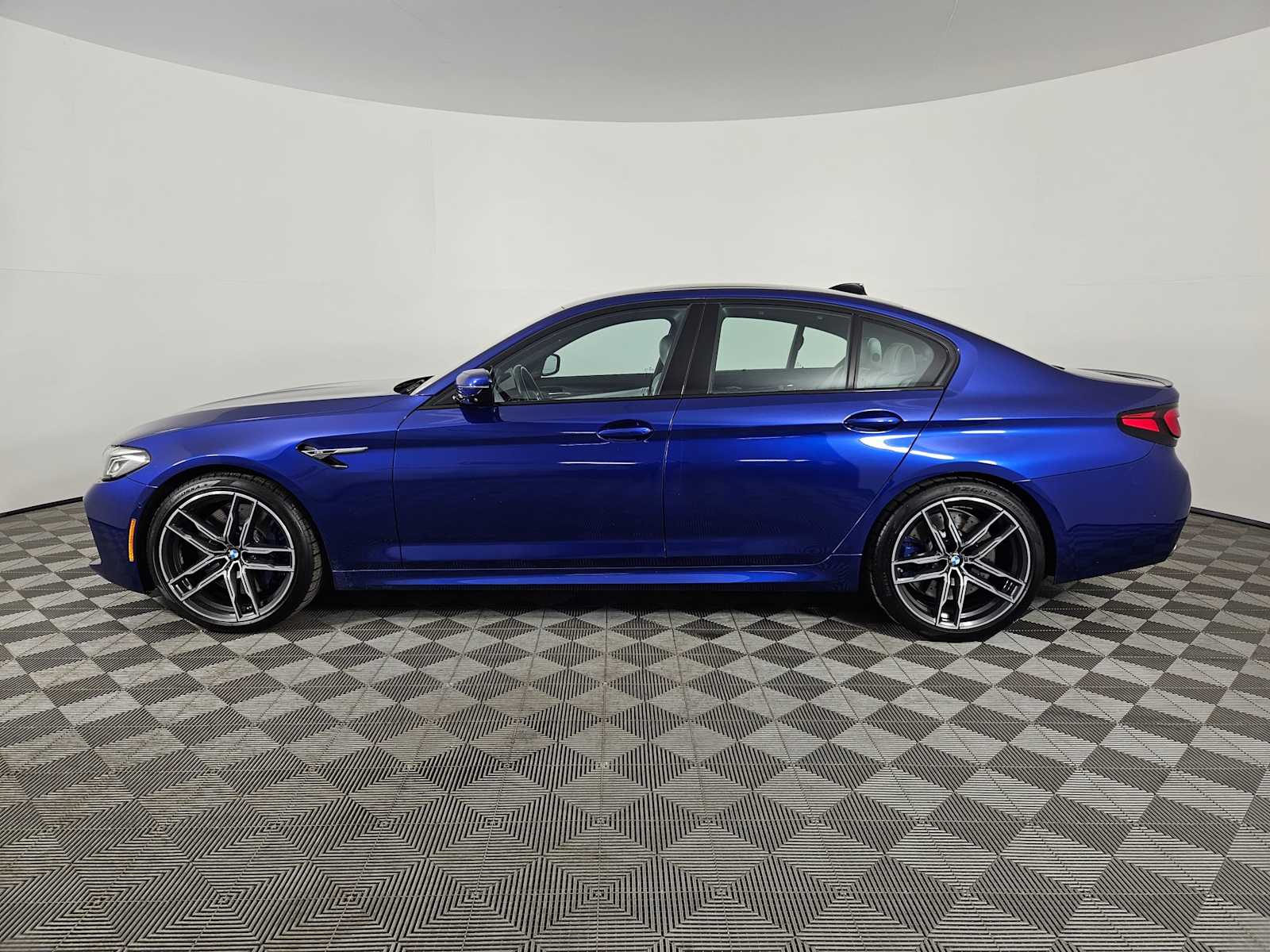 Thumbnail: 2021 BMW M5 - 2