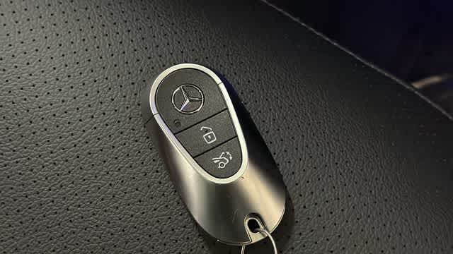 Thumbnail: 2025 Mercedes-Benz GLC - 37