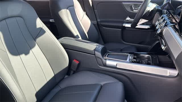 Thumbnail: 2025 Mercedes-Benz GLB - 42