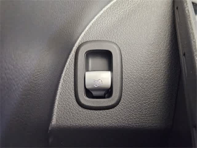 Thumbnail: 2025 Mercedes-Benz GLC - 37