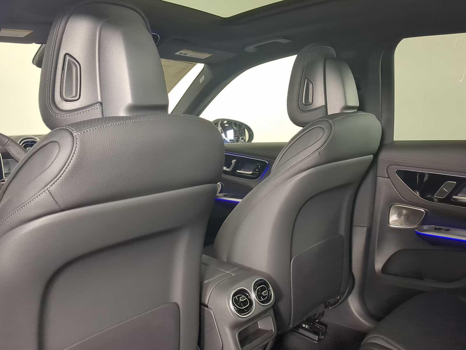 Thumbnail: 2026 Mercedes-Benz GLC - 18