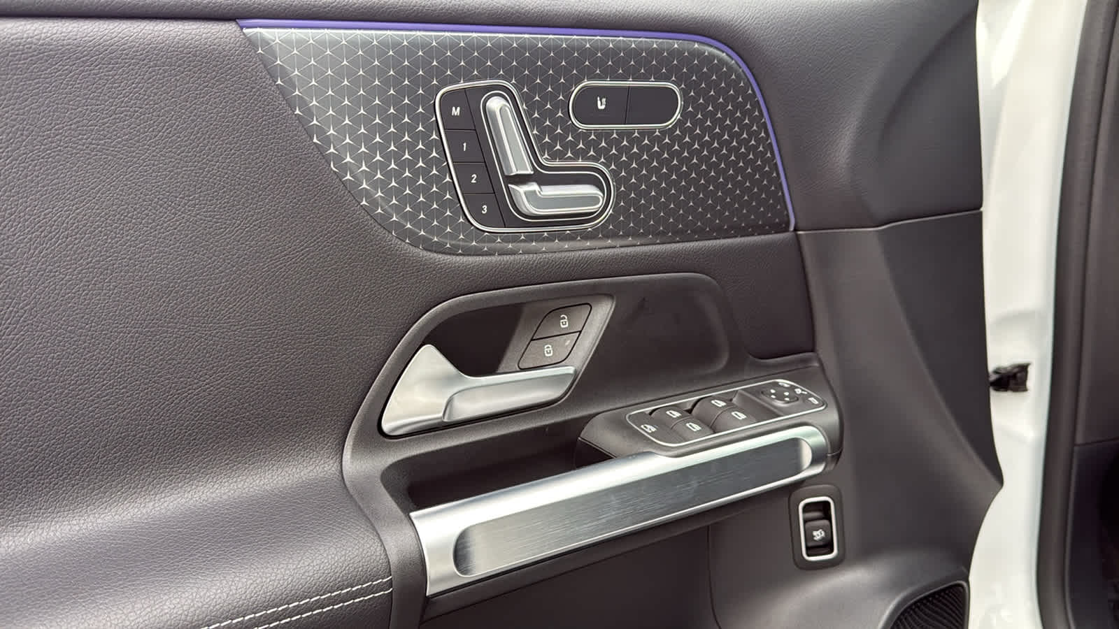 Thumbnail: 2025 Mercedes-Benz GLB - 18