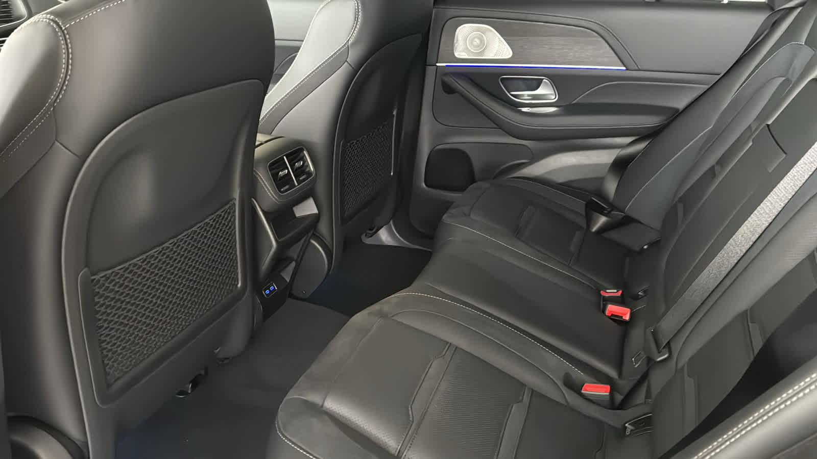 Thumbnail: 2026 Mercedes-Benz GLE - 32