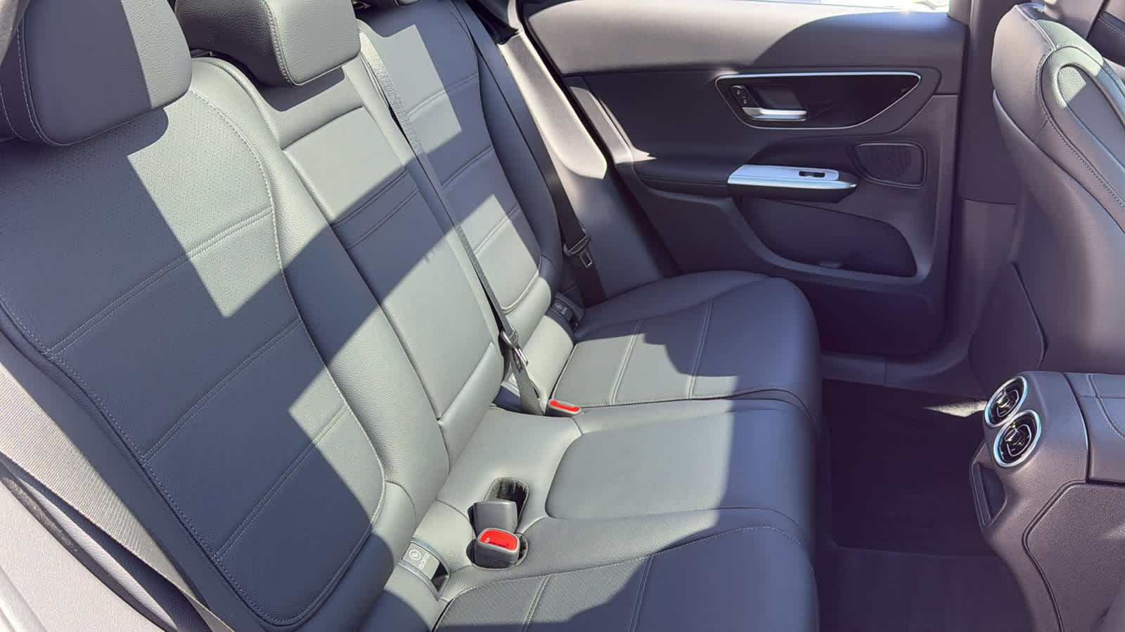 Thumbnail: 2026 Mercedes-Benz GLC - 35