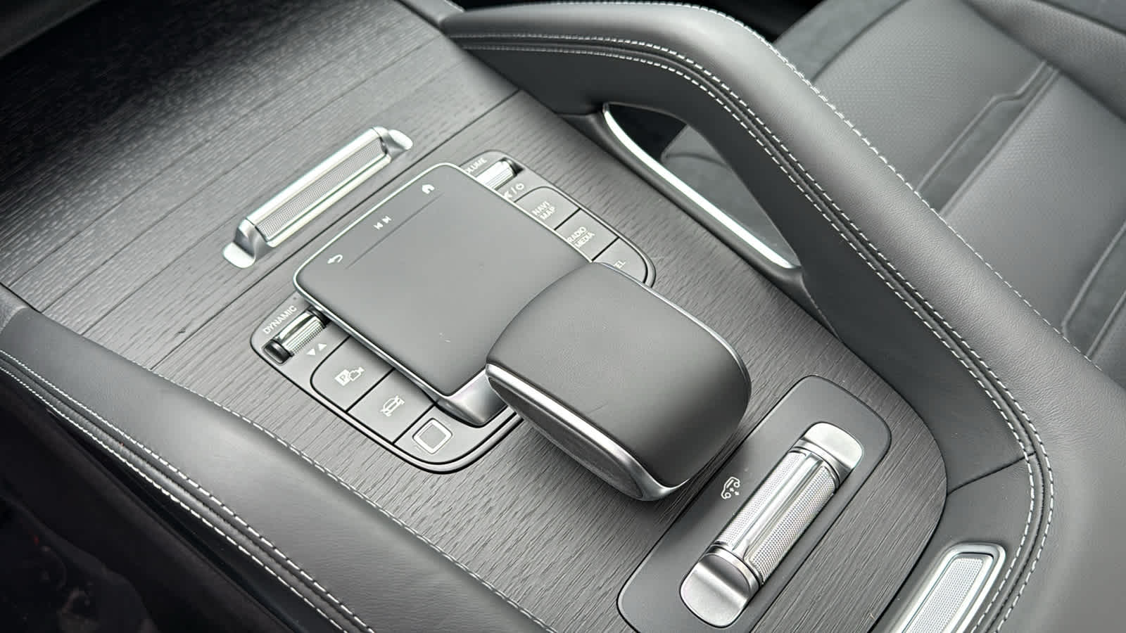 Thumbnail: 2026 Mercedes-Benz GLE - 22