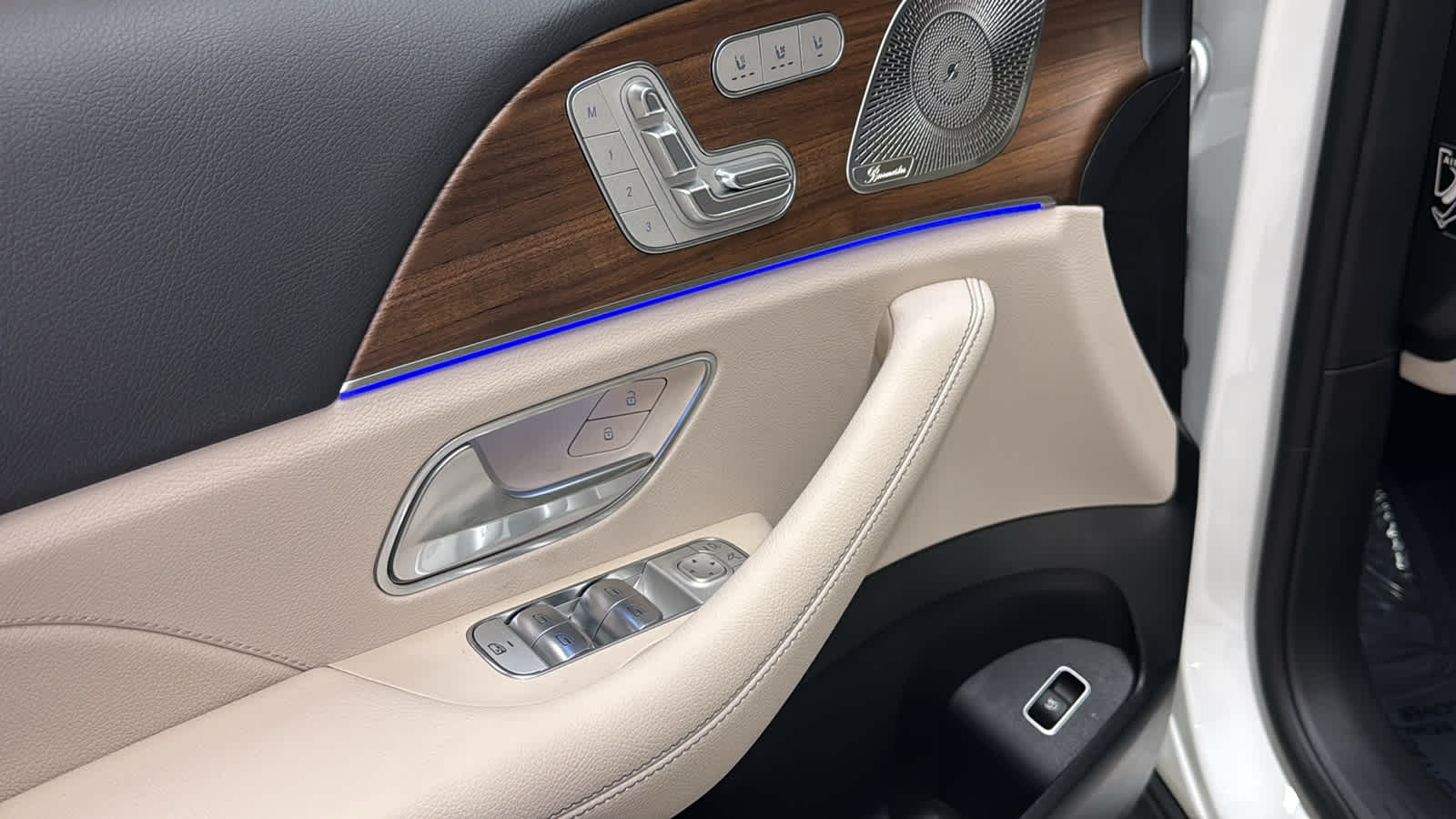 Thumbnail: 2026 Mercedes-Benz GLE - 16