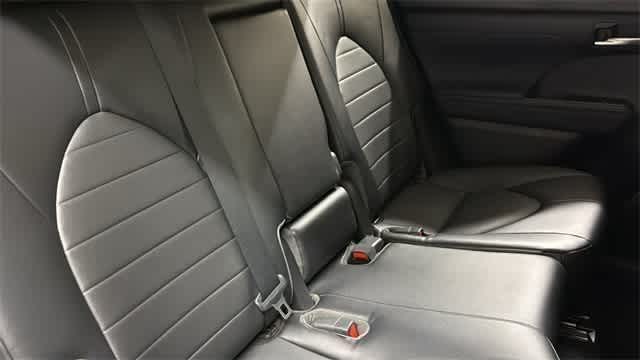 Thumbnail: 2022 Toyota Highlander - 32