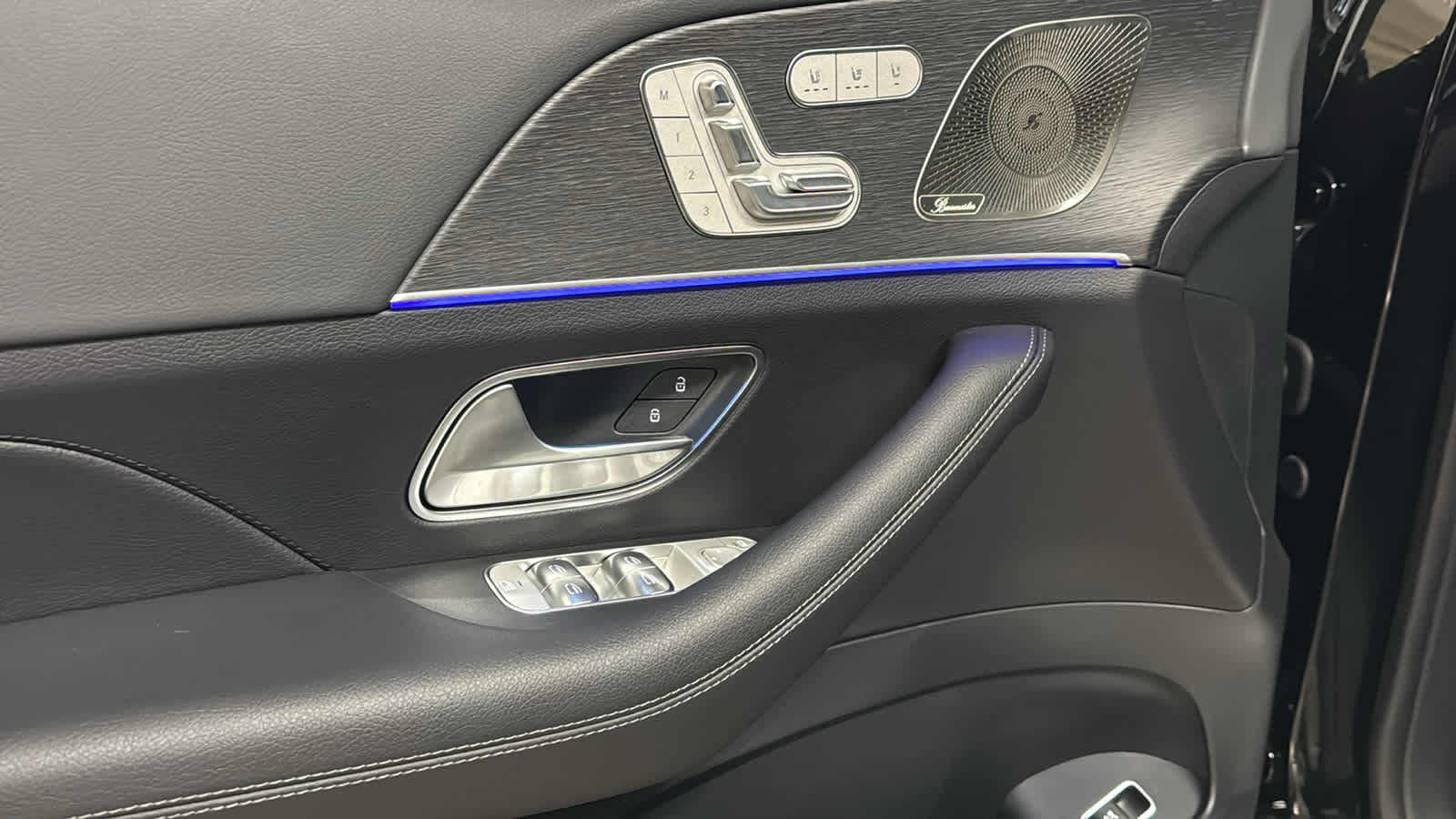 Thumbnail: 2025 Mercedes-Benz GLS - 16