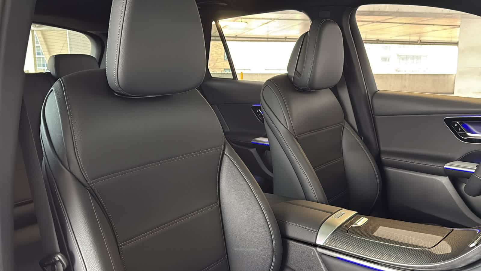 Thumbnail: 2025 Mercedes-Benz GLC - 34