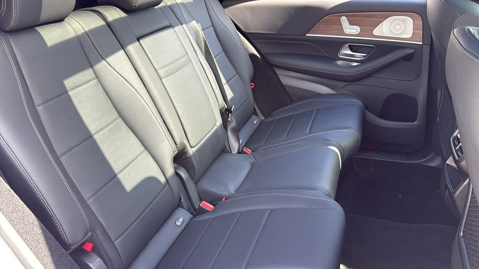 Thumbnail: 2026 Mercedes-Benz GLE - 36