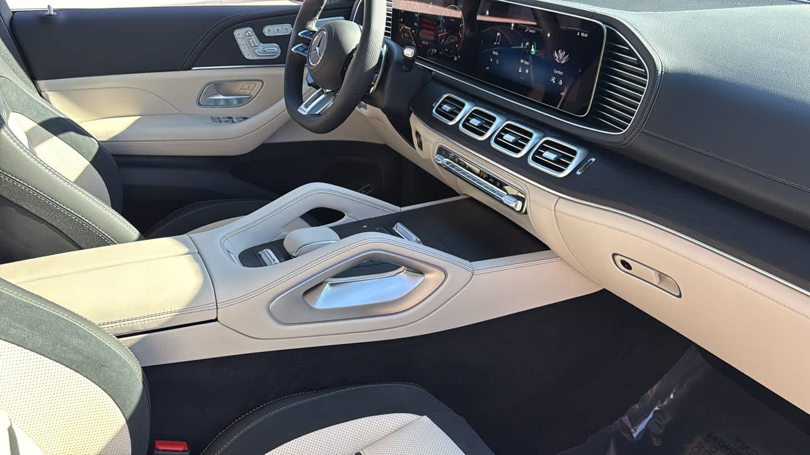 Thumbnail: 2026 Mercedes-Benz GLE - 36