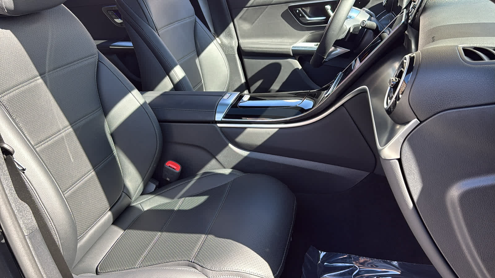 Thumbnail: 2026 Mercedes-Benz GLC - 36