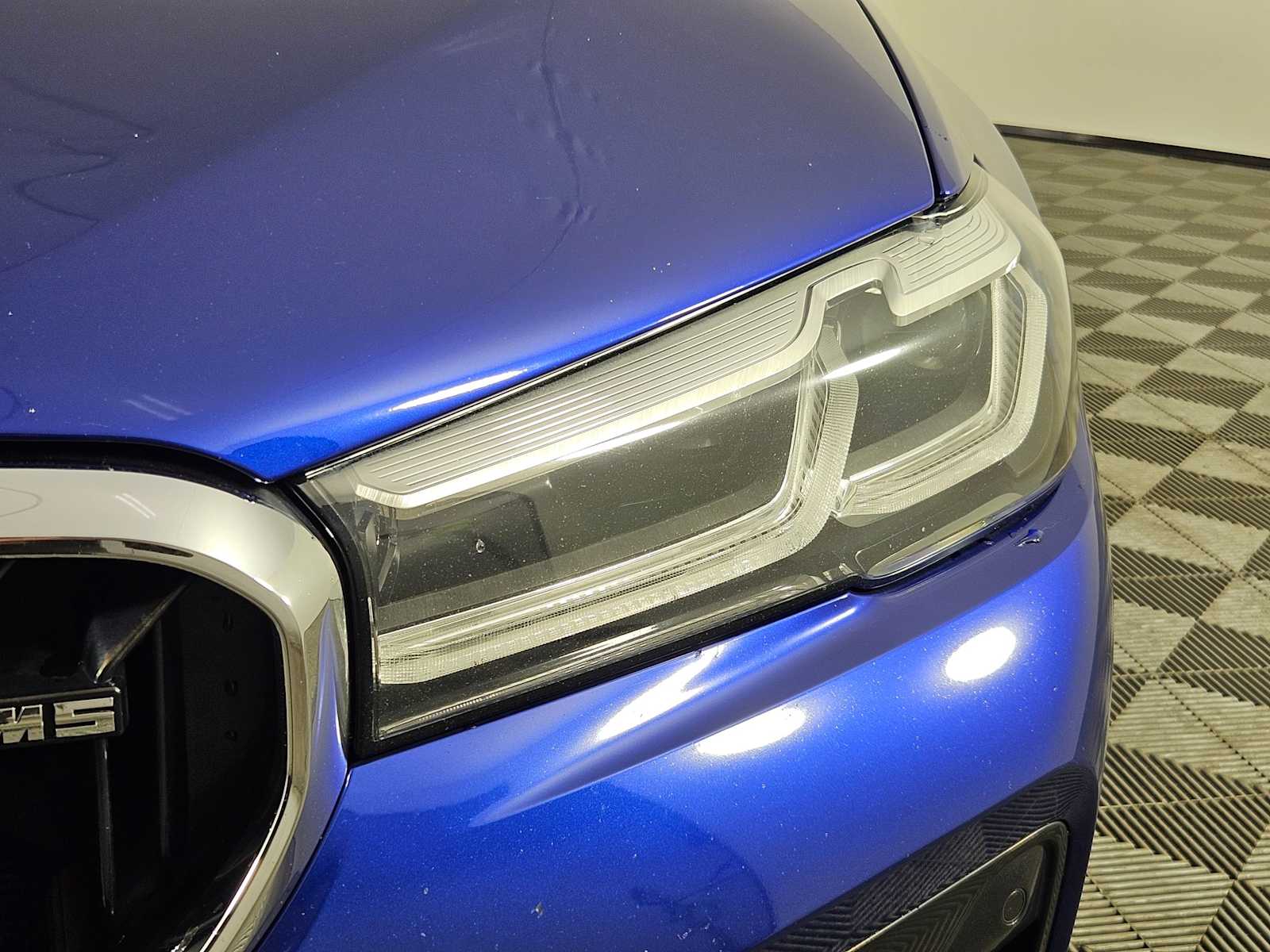 Thumbnail: 2021 BMW M5 - 10