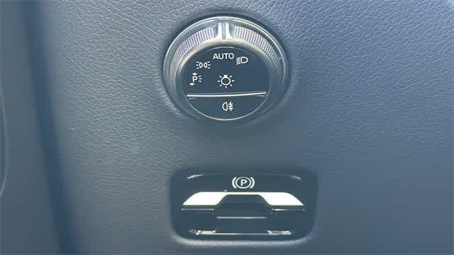 Thumbnail: 2025 Mercedes-Benz GLC - 17