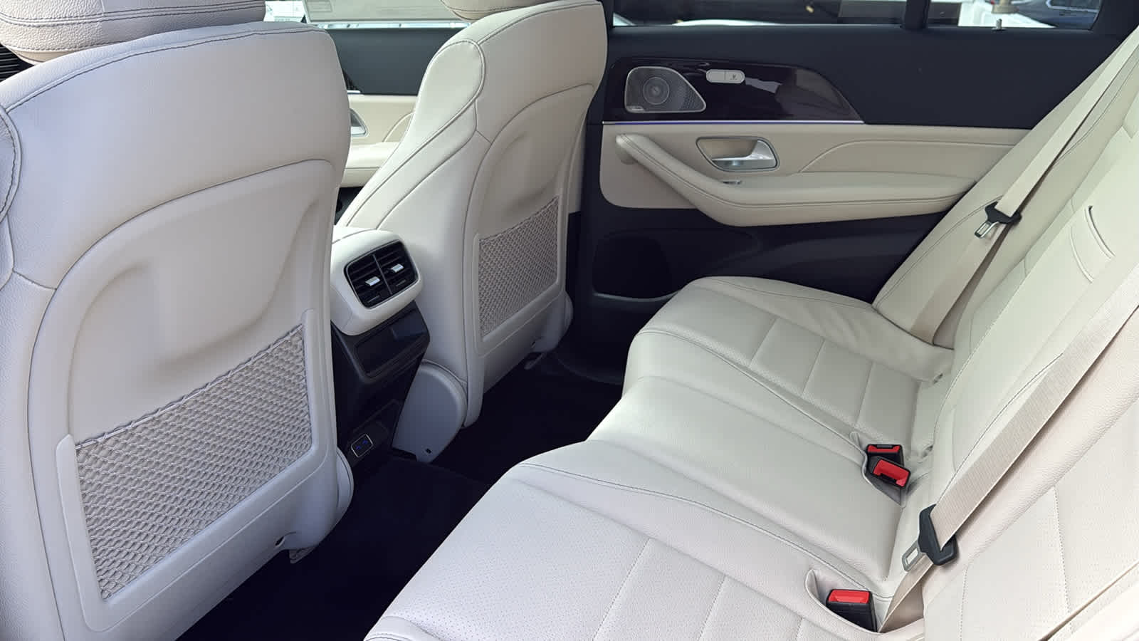 Thumbnail: 2026 Mercedes-Benz GLE - 32