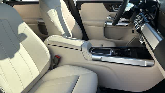 Thumbnail: 2025 Mercedes-Benz GLB - 35