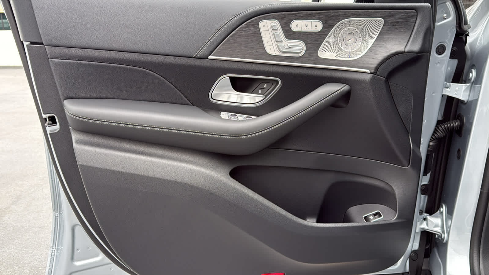 Thumbnail: 2026 Mercedes-Benz GLE - 15