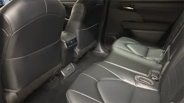 Thumbnail: 2022 Toyota Highlander - 28