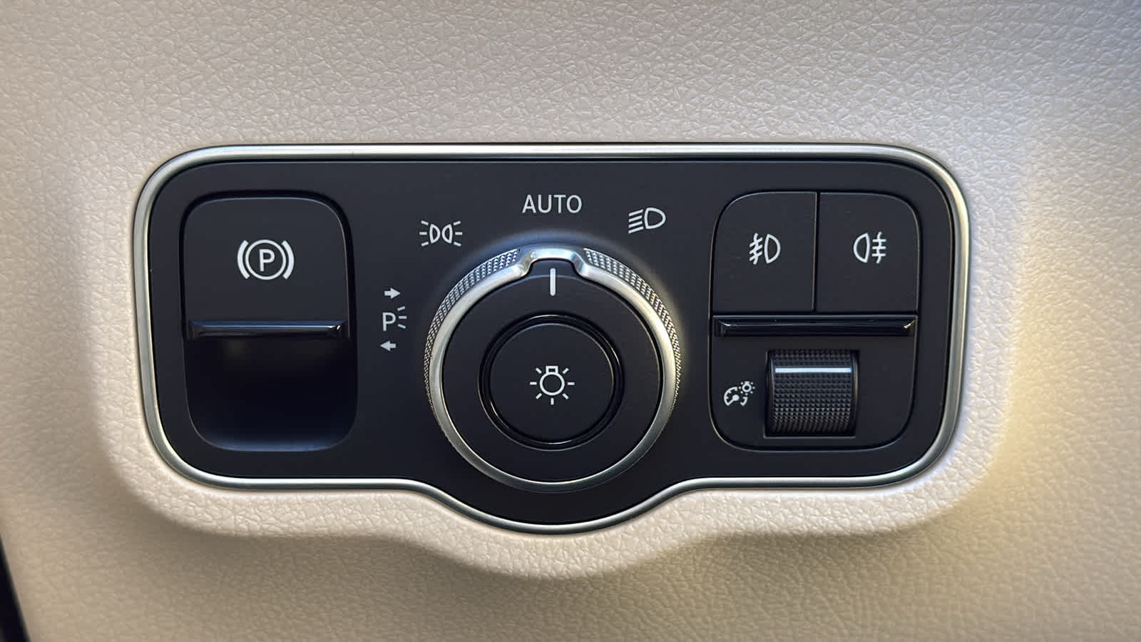 Thumbnail: 2025 Mercedes-Benz GLB - 24