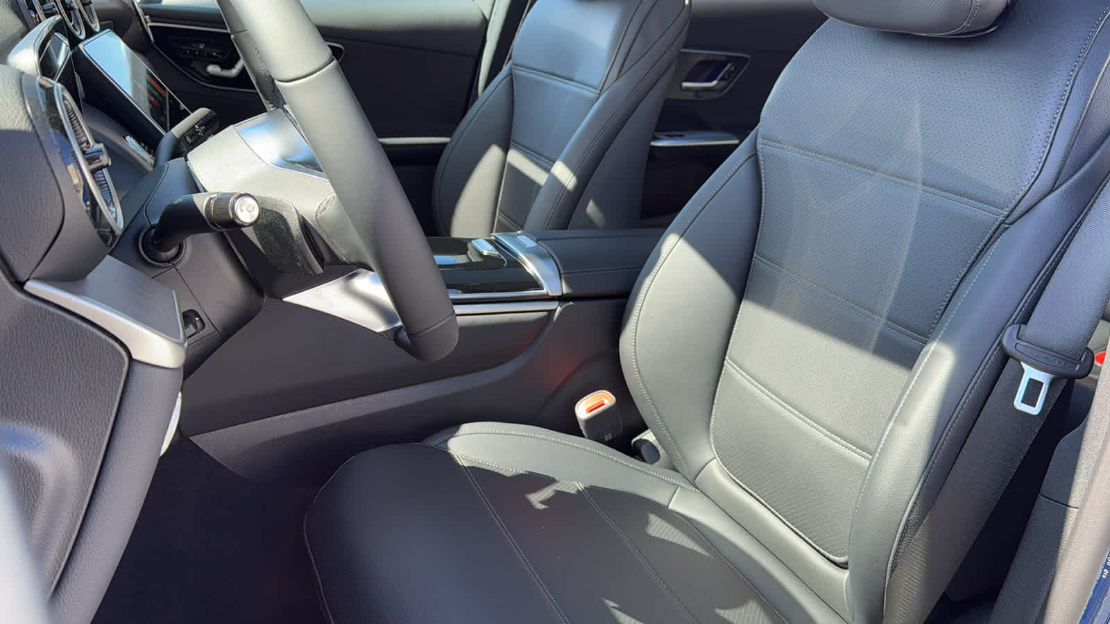 Thumbnail: 2026 Mercedes-Benz GLC - 28