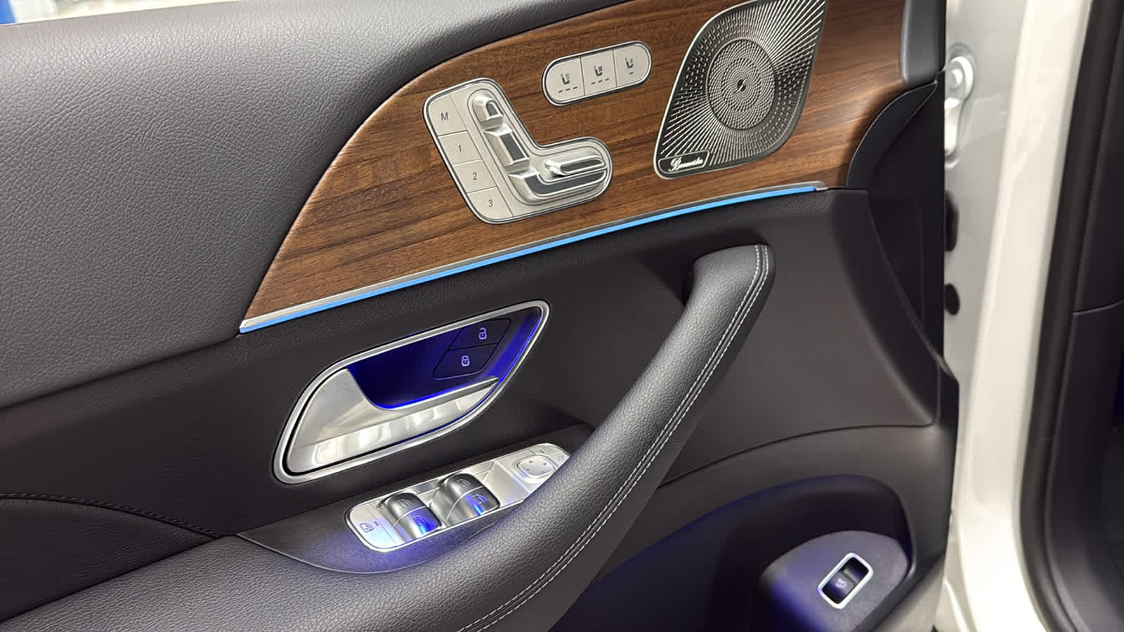 Thumbnail: 2026 Mercedes-Benz GLE - 16