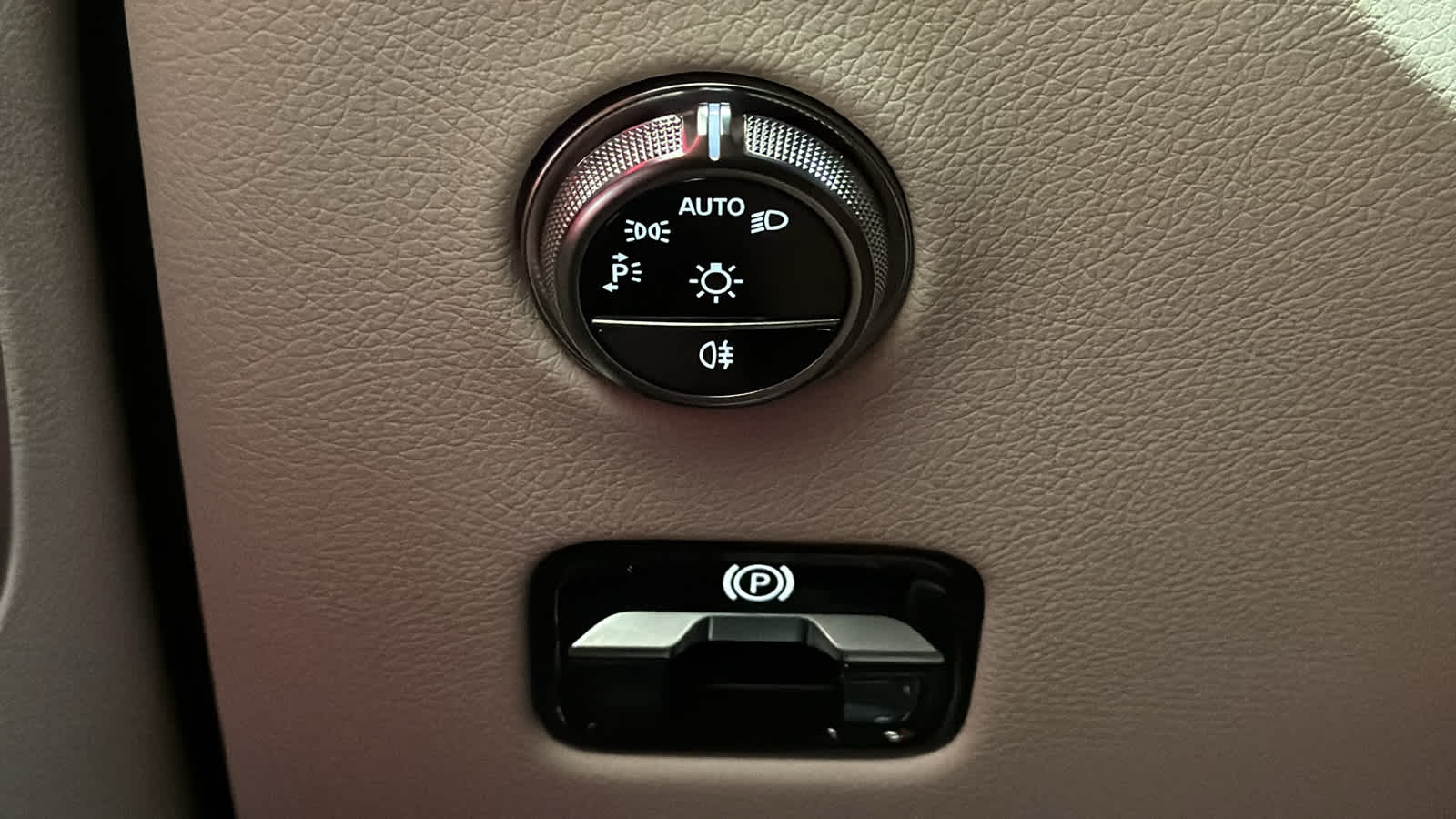 Thumbnail: 2026 Mercedes-Benz GLC - 17