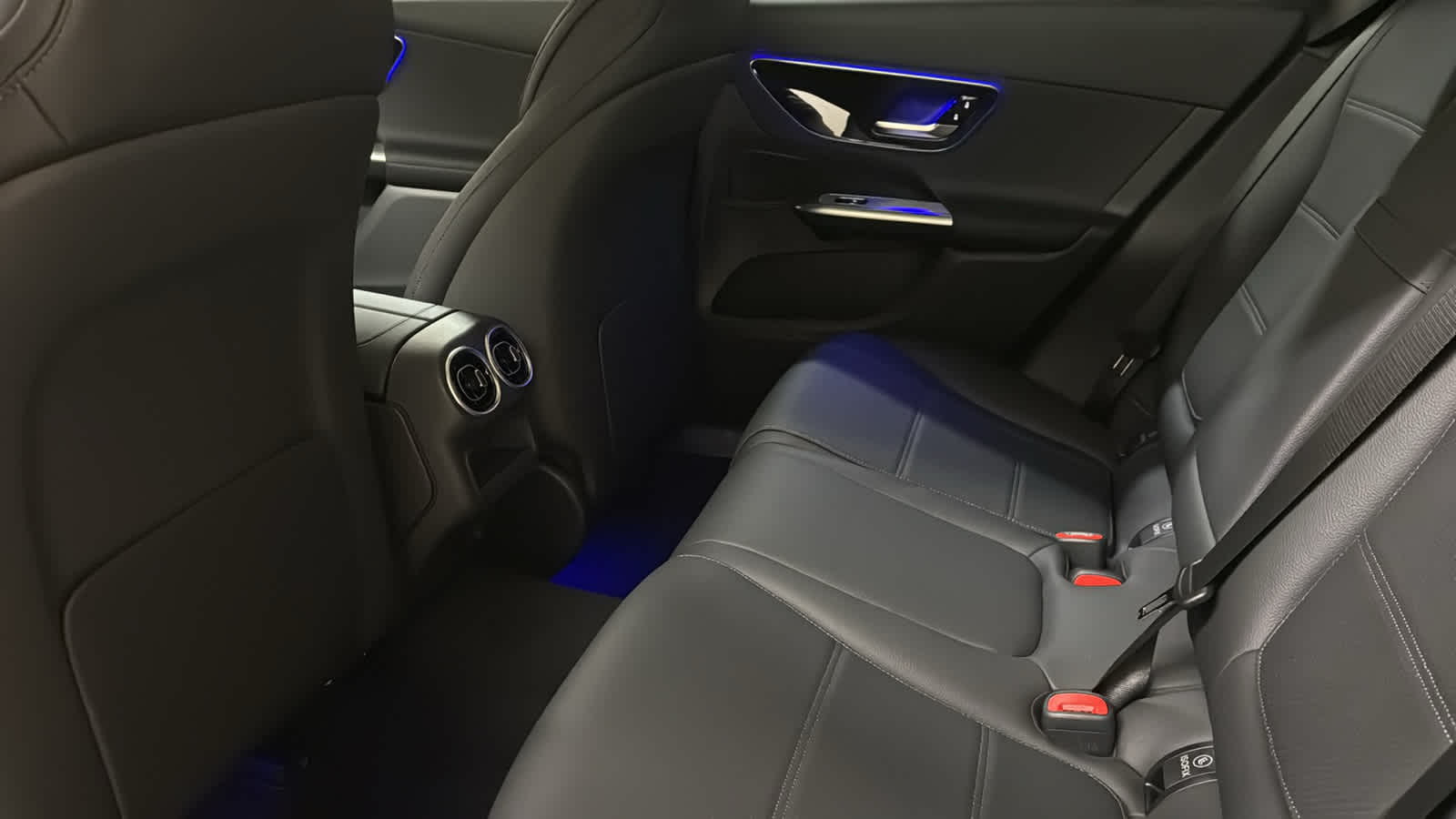 Thumbnail: 2026 Mercedes-Benz GLC - 31