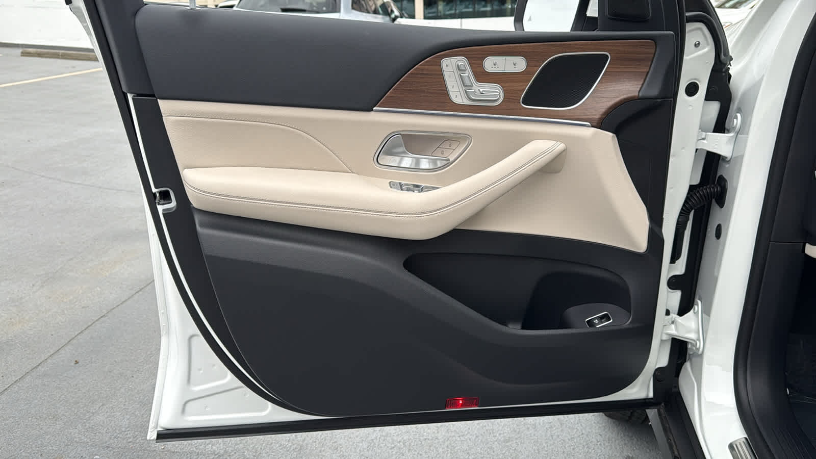 Thumbnail: 2026 Mercedes-Benz GLE - 13