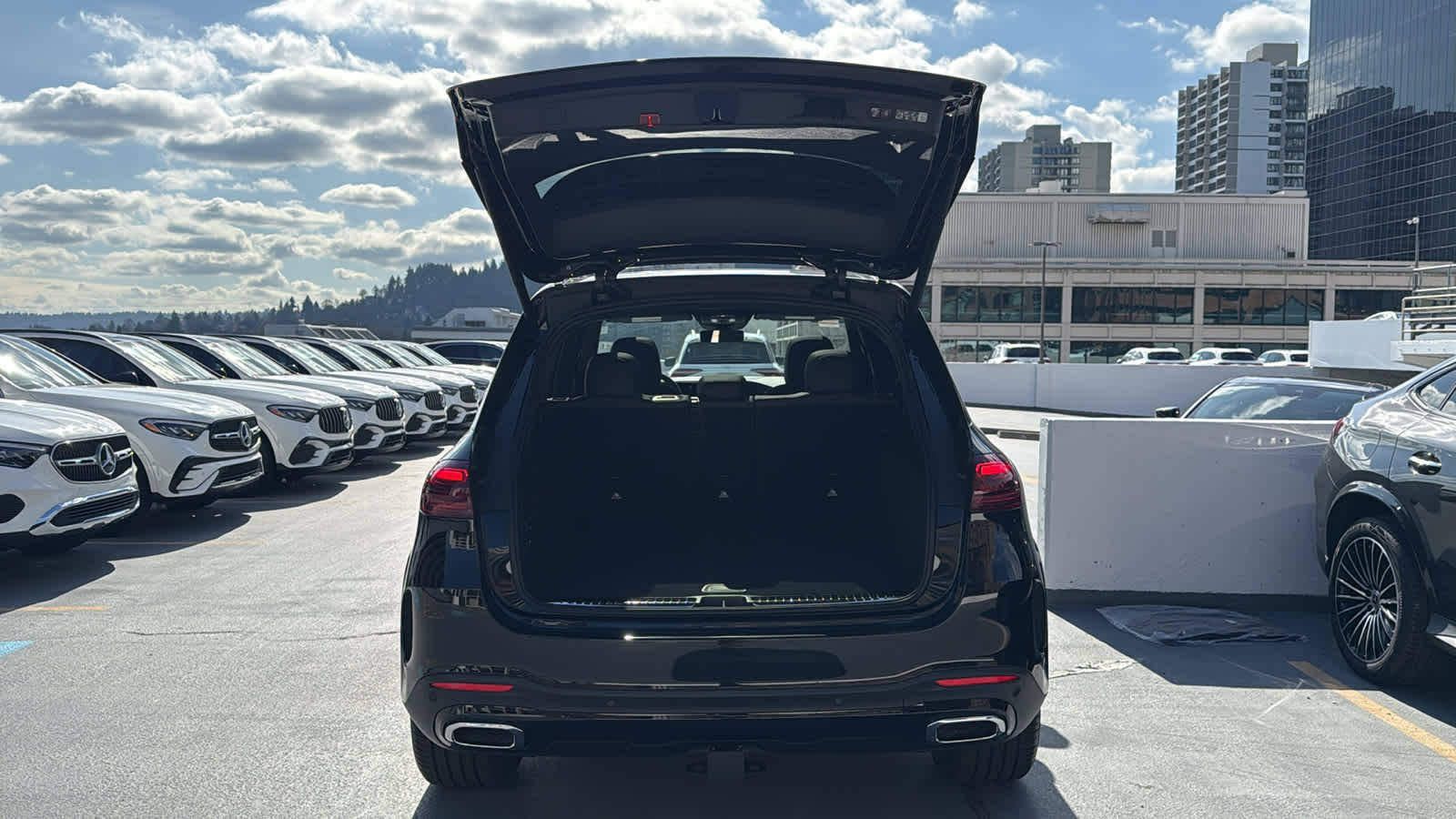 Thumbnail: 2026 Mercedes-Benz GLE - 9