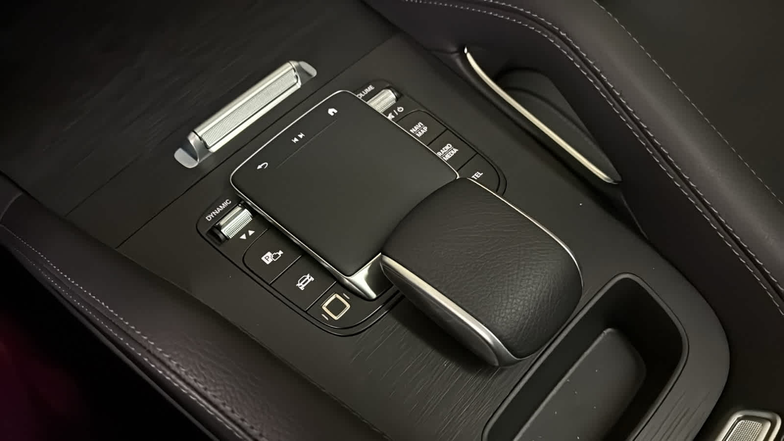 Thumbnail: 2026 Mercedes-Benz GLE - 23