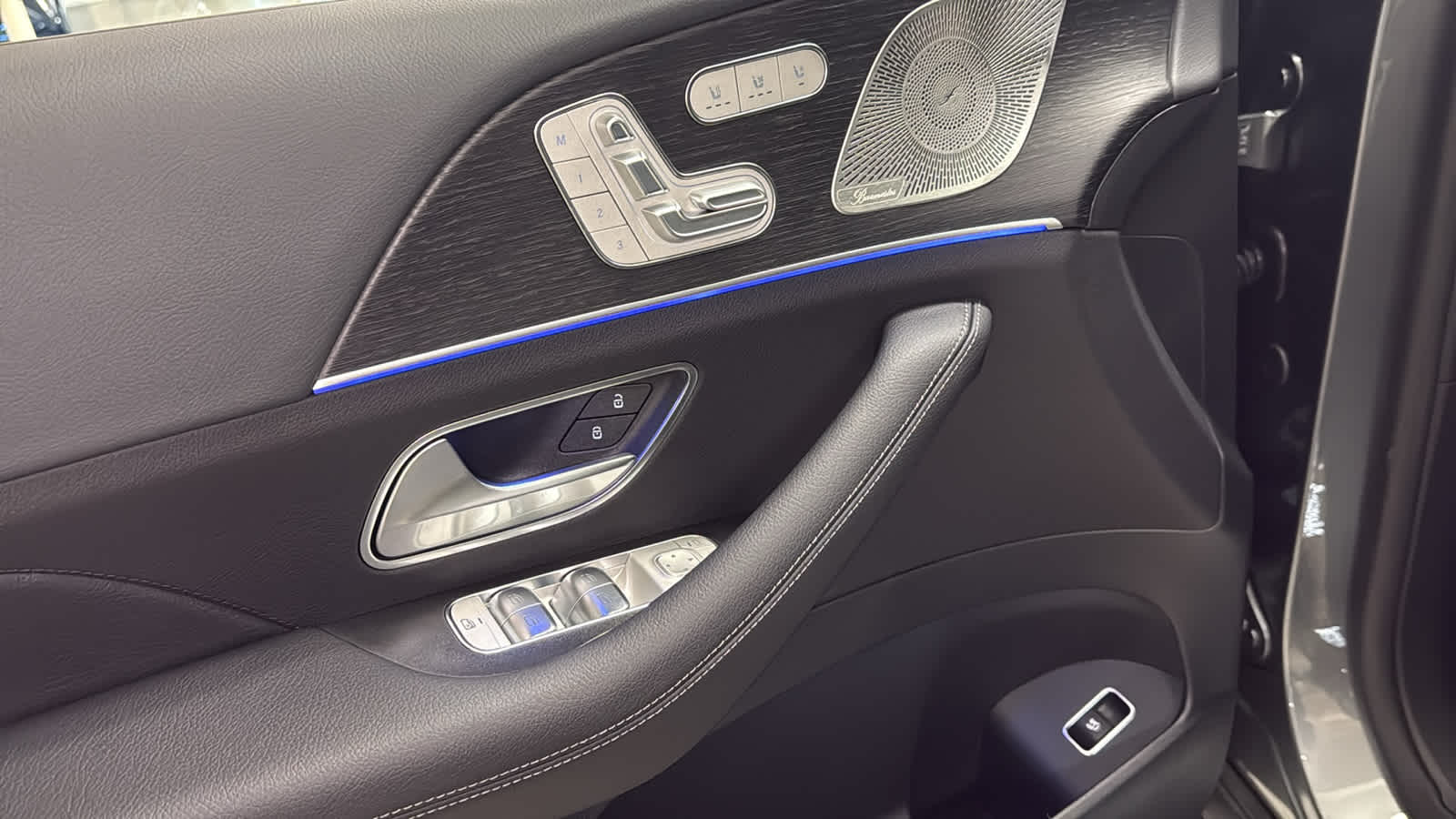 Thumbnail: 2026 Mercedes-Benz GLE - 16