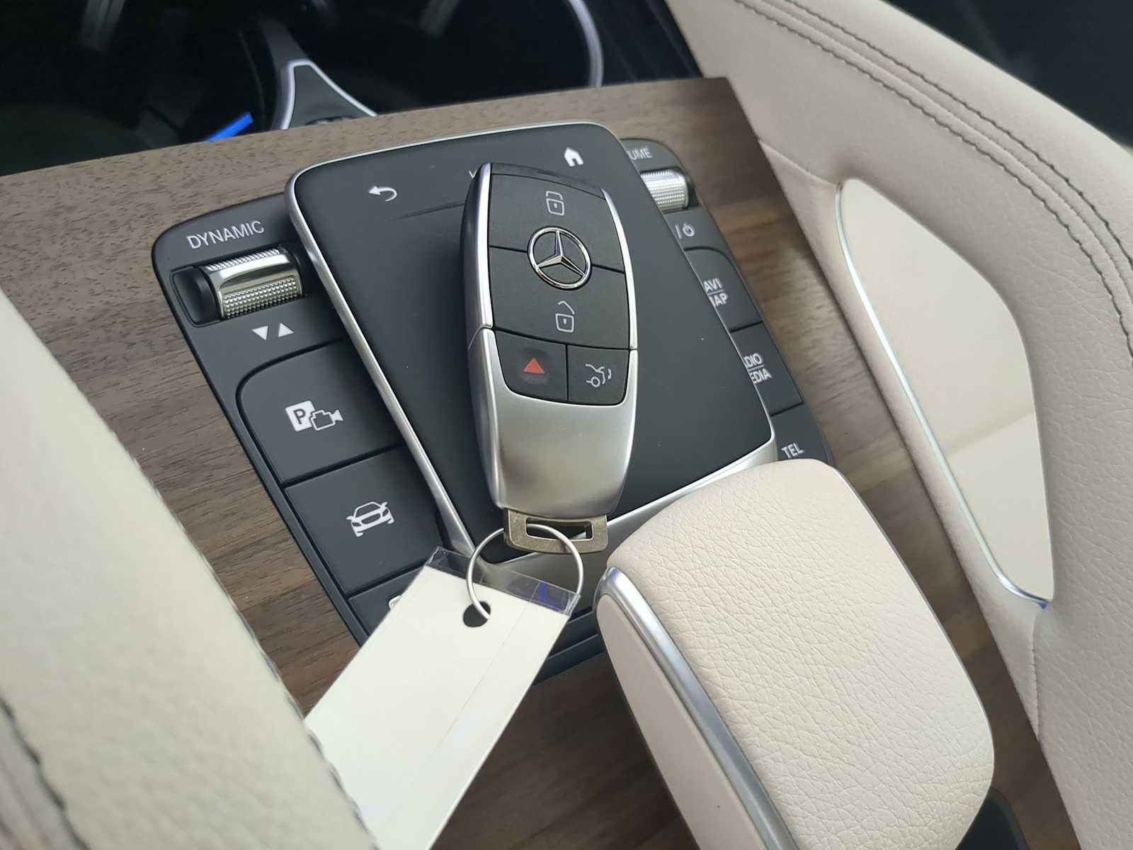 Thumbnail: 2026 Mercedes-Benz GLE - 36