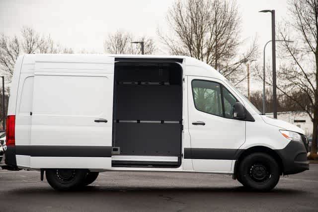 Thumbnail: 2025 Mercedes-Benz Sprinter - 7