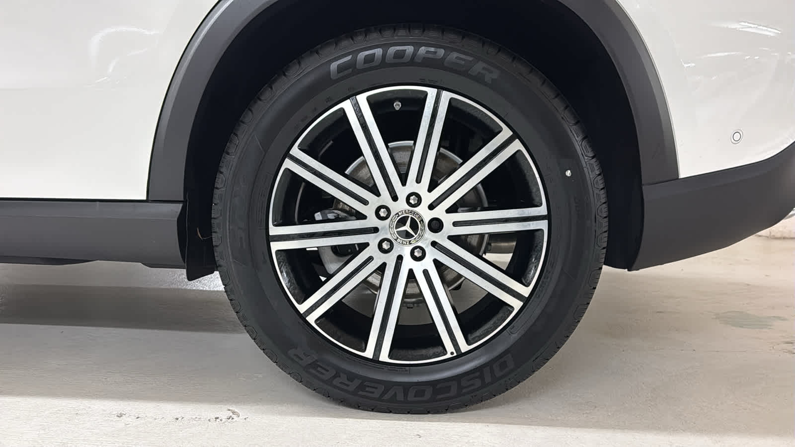 Thumbnail: 2026 Mercedes-Benz GLE - 13