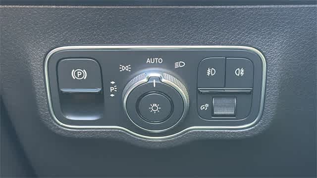 Thumbnail: 2025 Mercedes-Benz GLB - 29