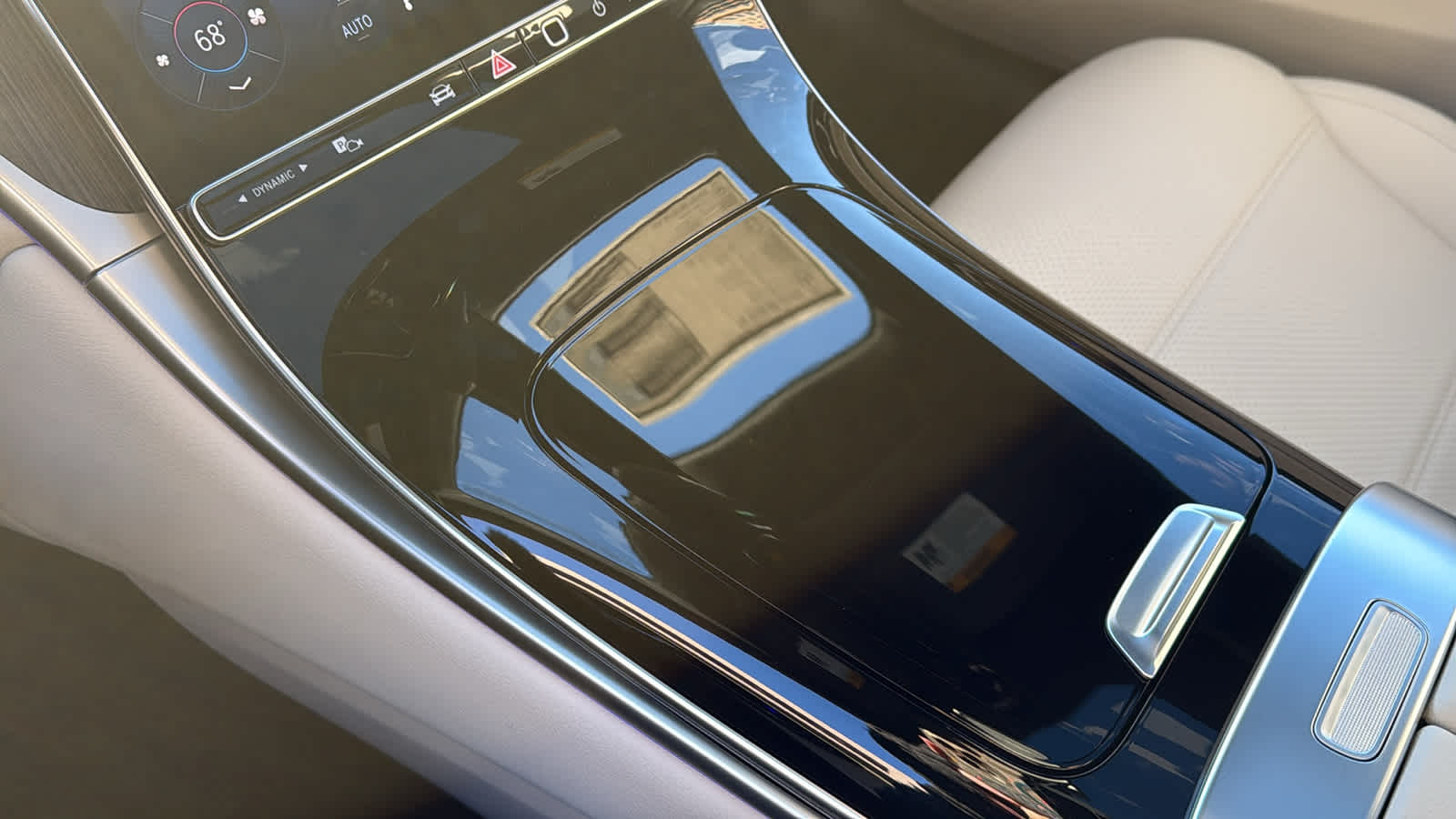 Thumbnail: 2026 Mercedes-Benz GLC - 23