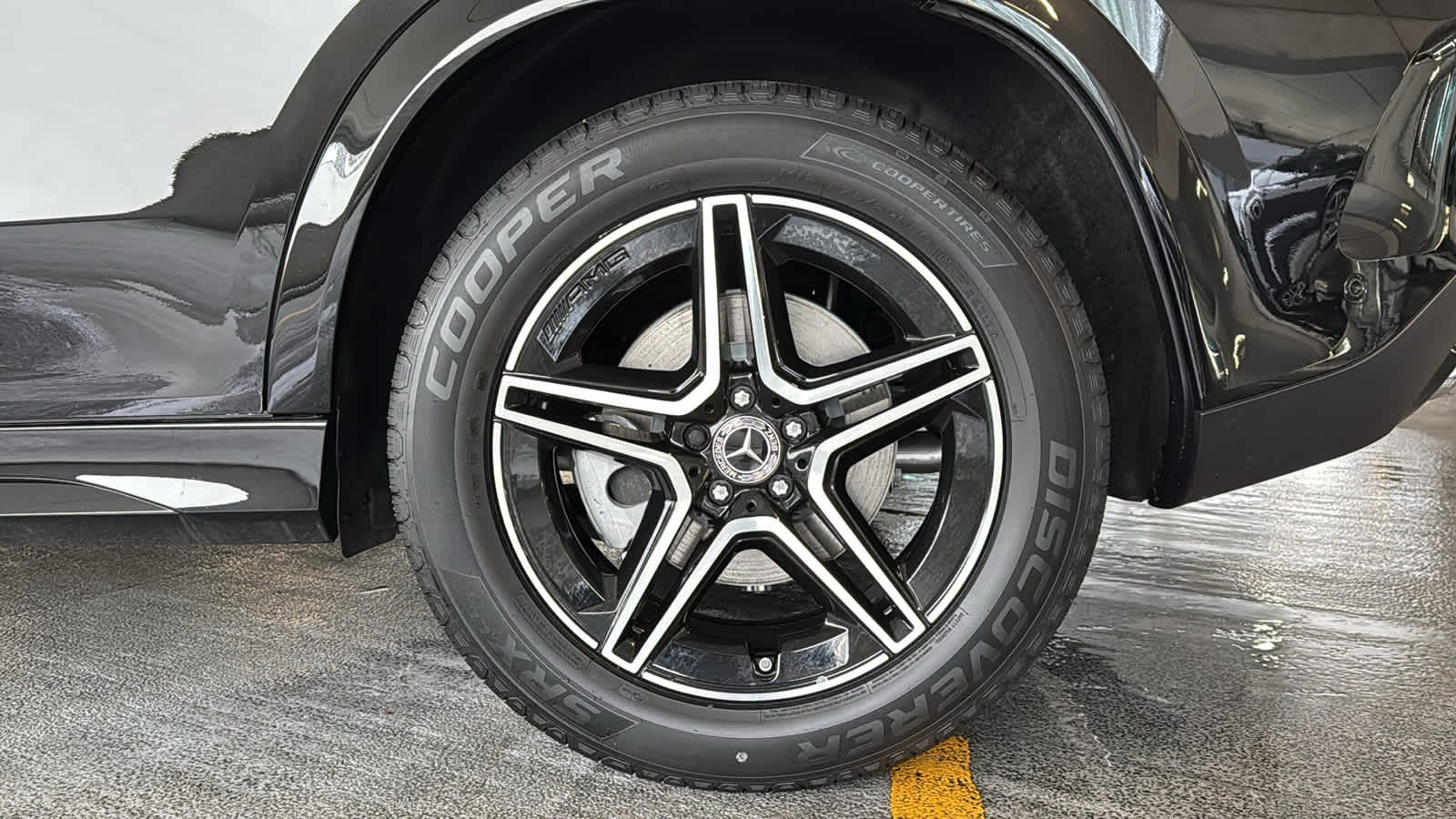 Thumbnail: 2026 Mercedes-Benz GLE - 13