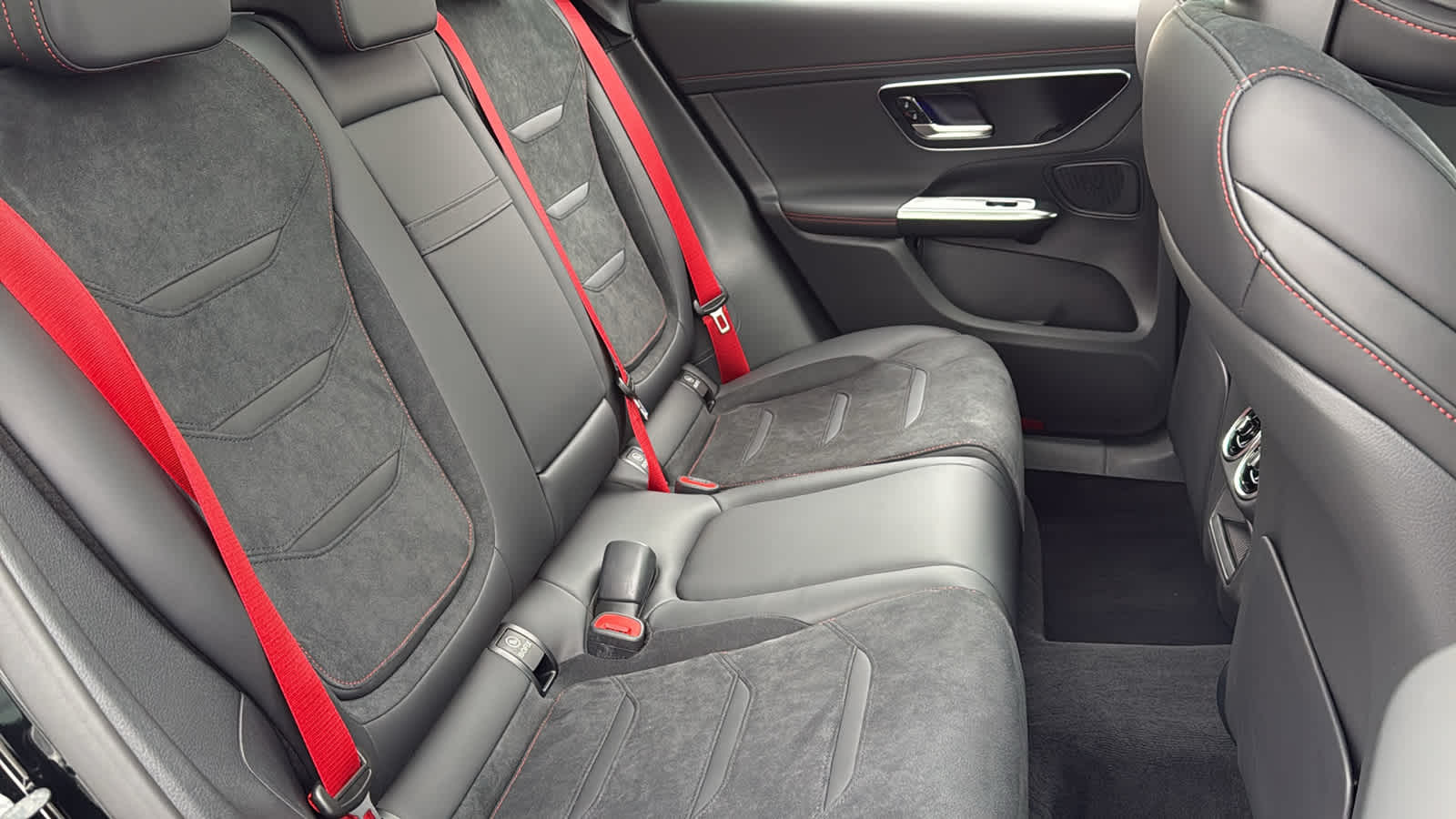 Thumbnail: 2026 Mercedes-Benz GLC - 36