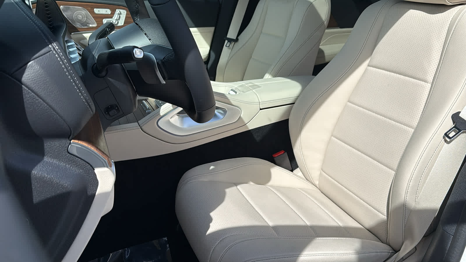 Thumbnail: 2026 Mercedes-Benz GLE - 29