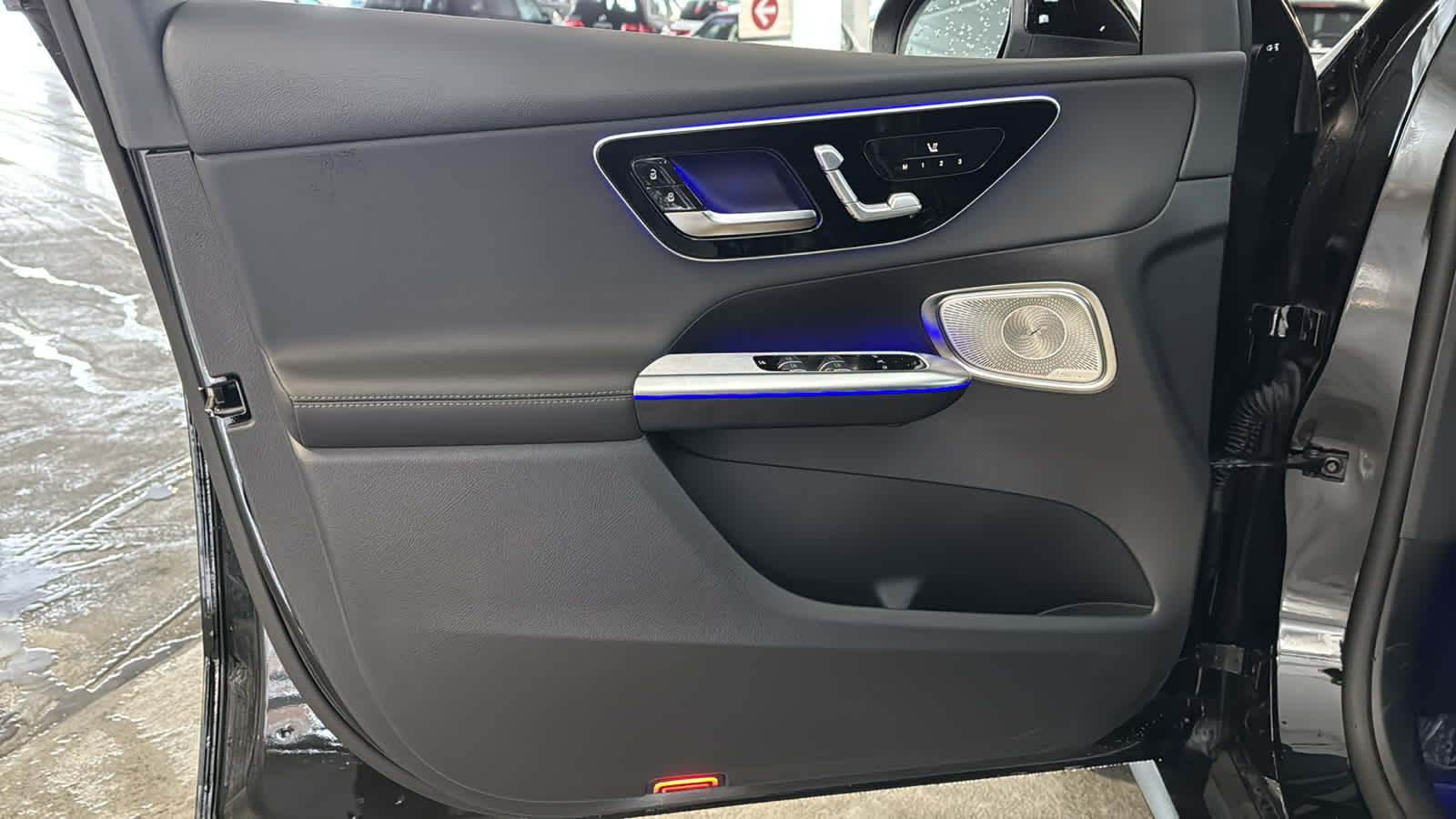 Thumbnail: 2025 Mercedes-Benz GLC - 14