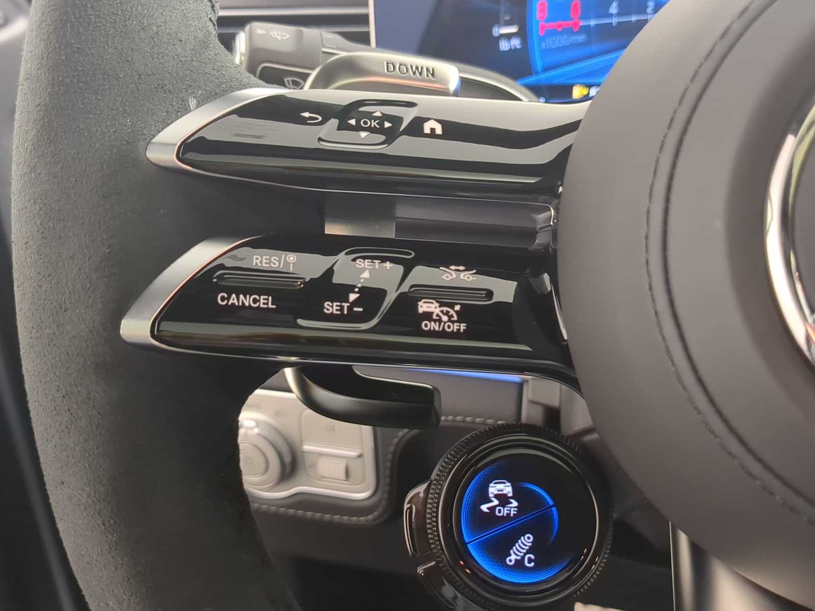 Thumbnail: 2026 Mercedes-Benz GLE - 26