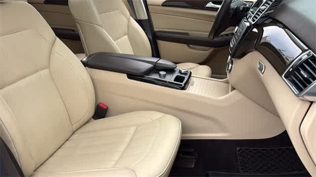 Thumbnail: 2017 Mercedes-Benz GLE - 32