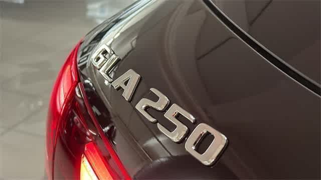 Thumbnail: 2025 Mercedes-Benz GLA - 9