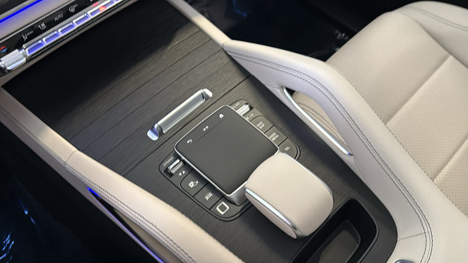 Thumbnail: 2026 Mercedes-Benz GLE - 25