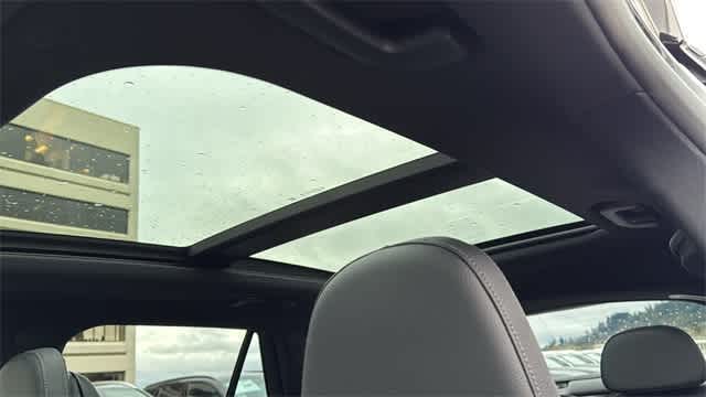 Thumbnail: 2025 Mercedes-Benz GLC - 18