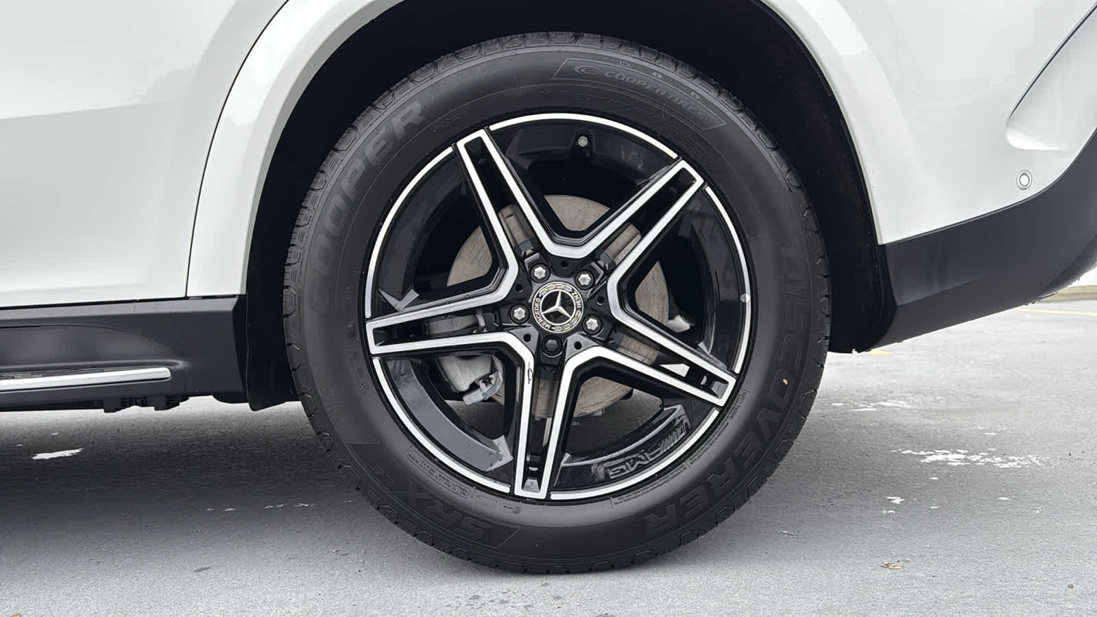 Thumbnail: 2026 Mercedes-Benz GLE - 10